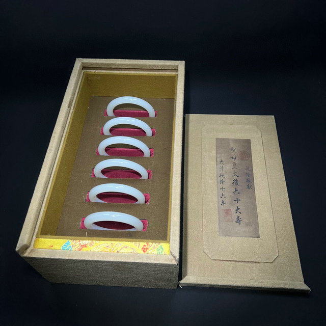 旧藏老和田玉圆条手镯女正圈古玉新疆白玉老布盒装送礼老玉镯套装