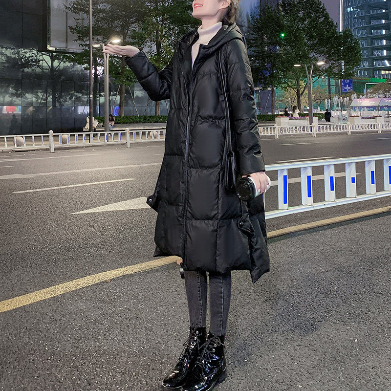 2025冬装高端黑色亮面pu皮羽绒服女中长款过膝白鸭绒韩版显瘦外套