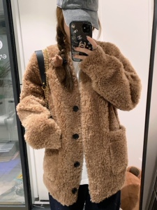 复古V领羊羔毛外套女秋冬泰迪熊皮毛一体设计感温柔慵懒风仿皮草