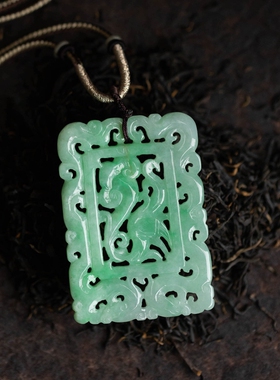 泼墨。天然翡翠 淡绿色方牌  镂空巧雕龙凤呈祥 吊坠玉佩（原2千5