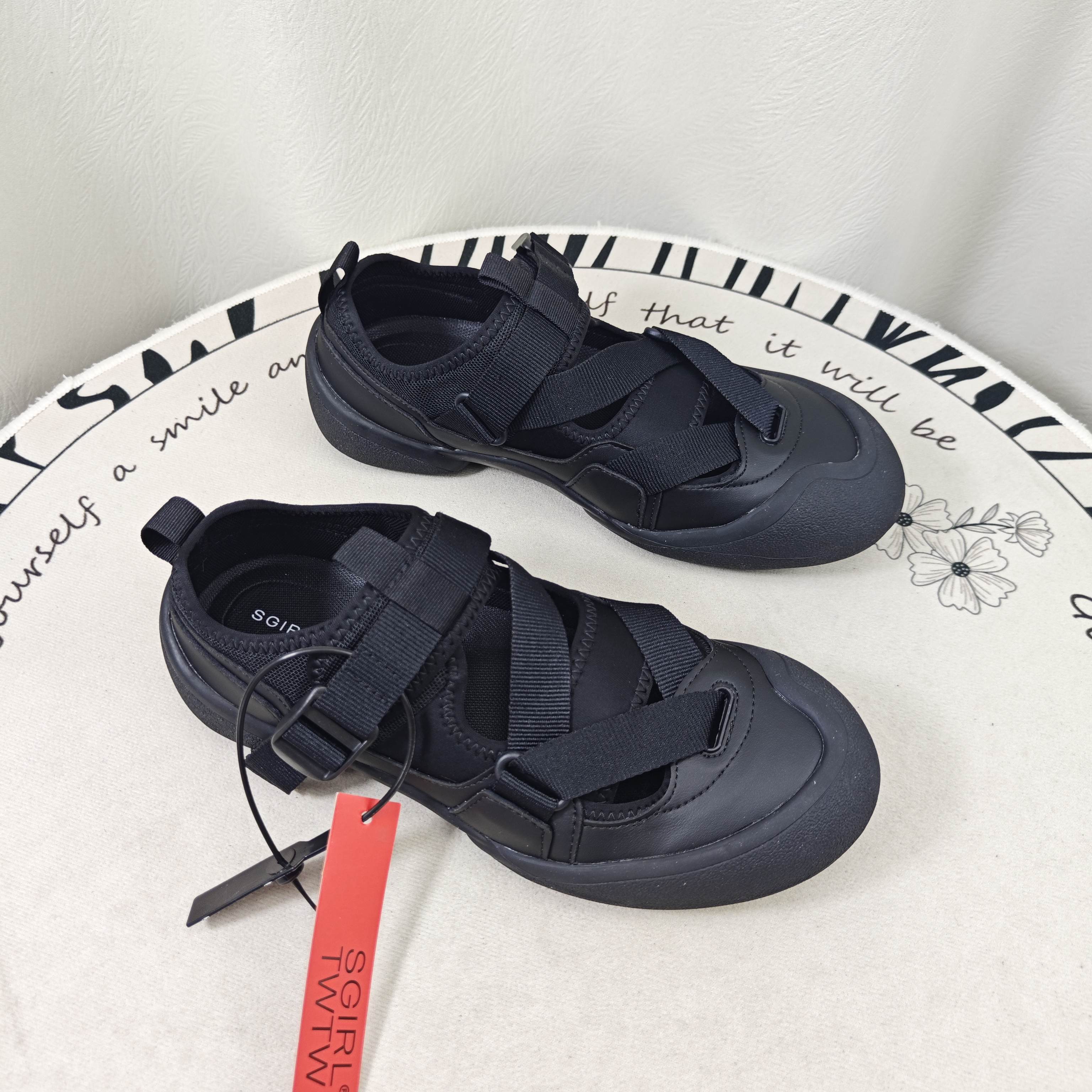 SGIRL TWTW玛丽珍搭扣运动凉鞋女夏季户外镂空平底百搭登山休闲鞋
