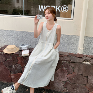 简单大方的无袖连衣裙女夏季2025新款小个子设计感休闲工装背心裙图片