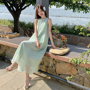 小清新绿色挂脖无袖连衣裙女2025夏季新款海边度假风宽松休闲长裙图片