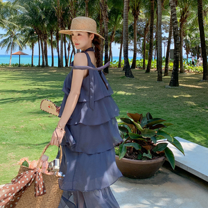 法式灰色清冷感薄纱连衣裙女夏2025新款轻熟绝美度假气质吊带长裙图片