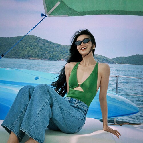 Vanliga复古性感深V港风女连体