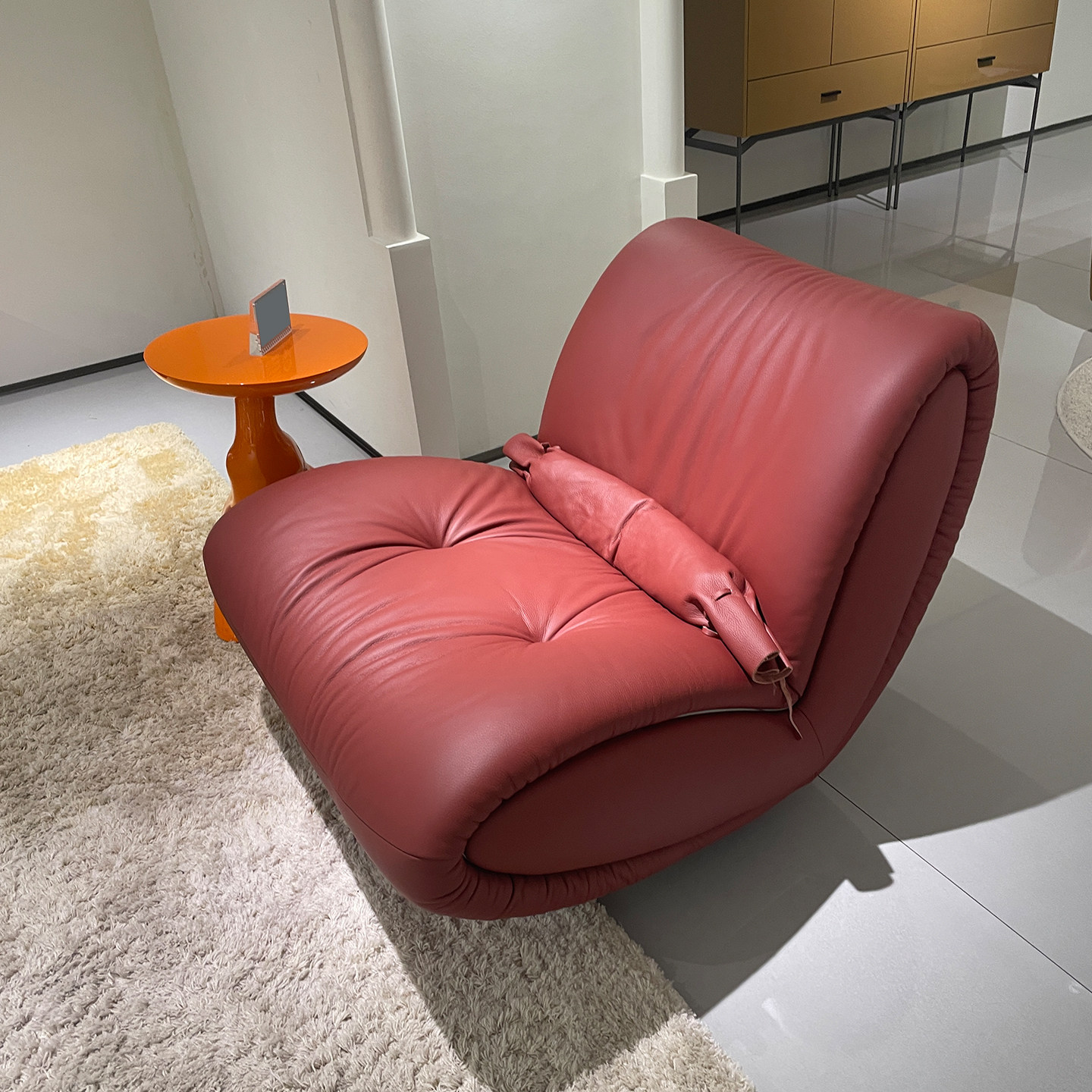 全真皮休闲椅羽绒单人旋转沙发椅客厅设计师商务洽谈百搭极简现代