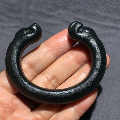 儒贤玉道新疆和田玉黑青料细老光可爱猫咪小卡C