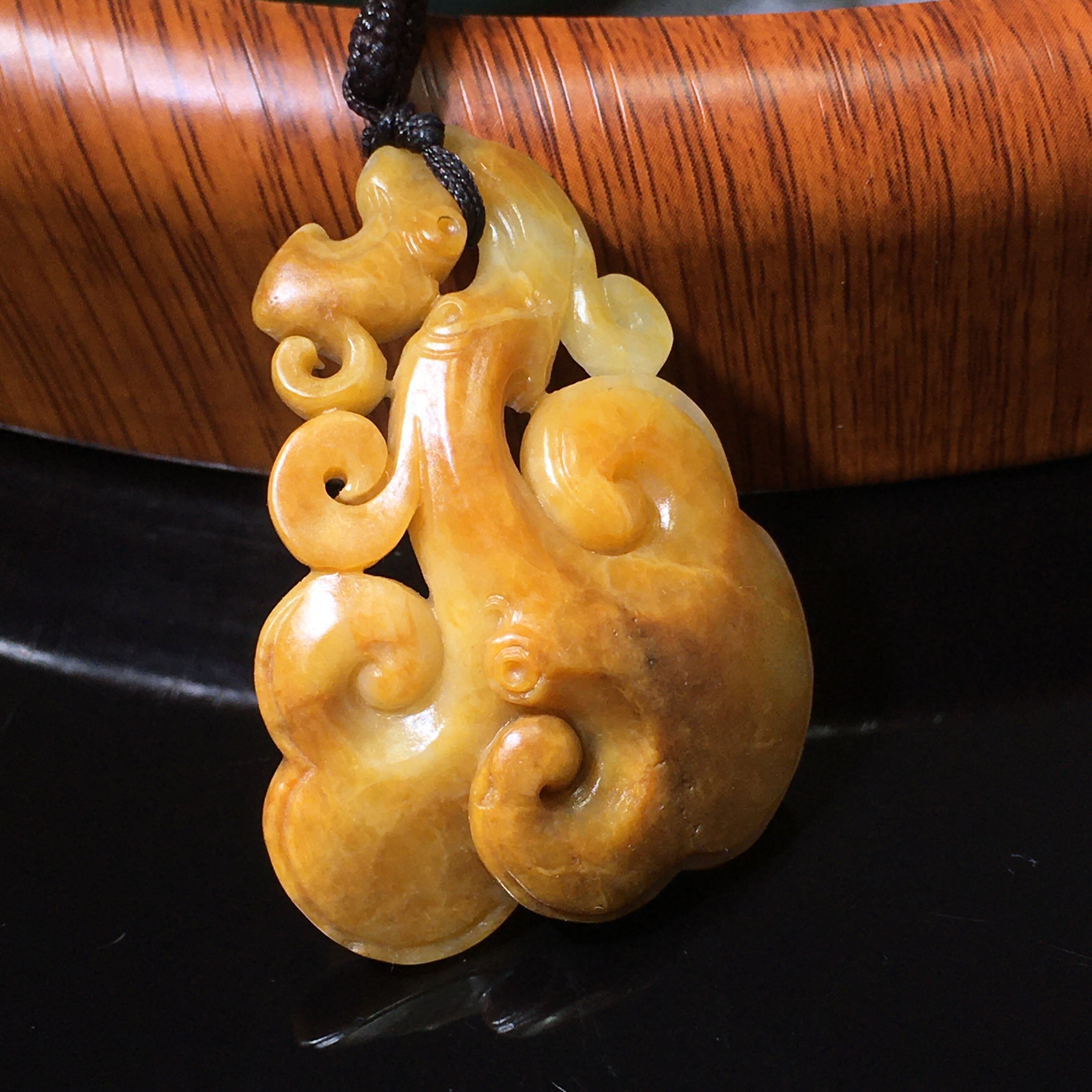 儒贤玉道新疆和田玉黄沁籽料如意镂空雕刻挂件