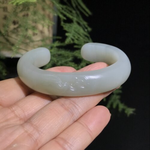 儒贤玉道新疆和田玉且末莫兰迪色蓝雕花卡镯
