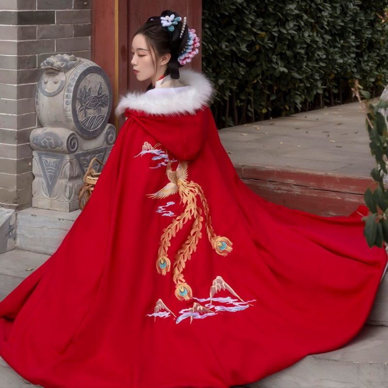 加厚加棉刺绣长款斗篷礼服披风新娘出阁红色秀禾服汉服大毛领斗篷