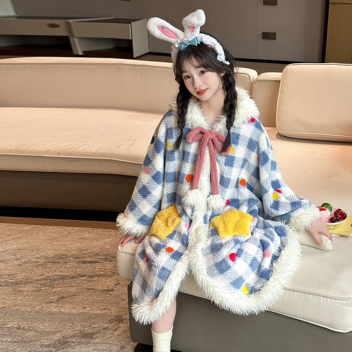 女童睡袍加厚玉桂狗可爱睡衣2025新款家居服珊瑚绒软糯小女生时髦