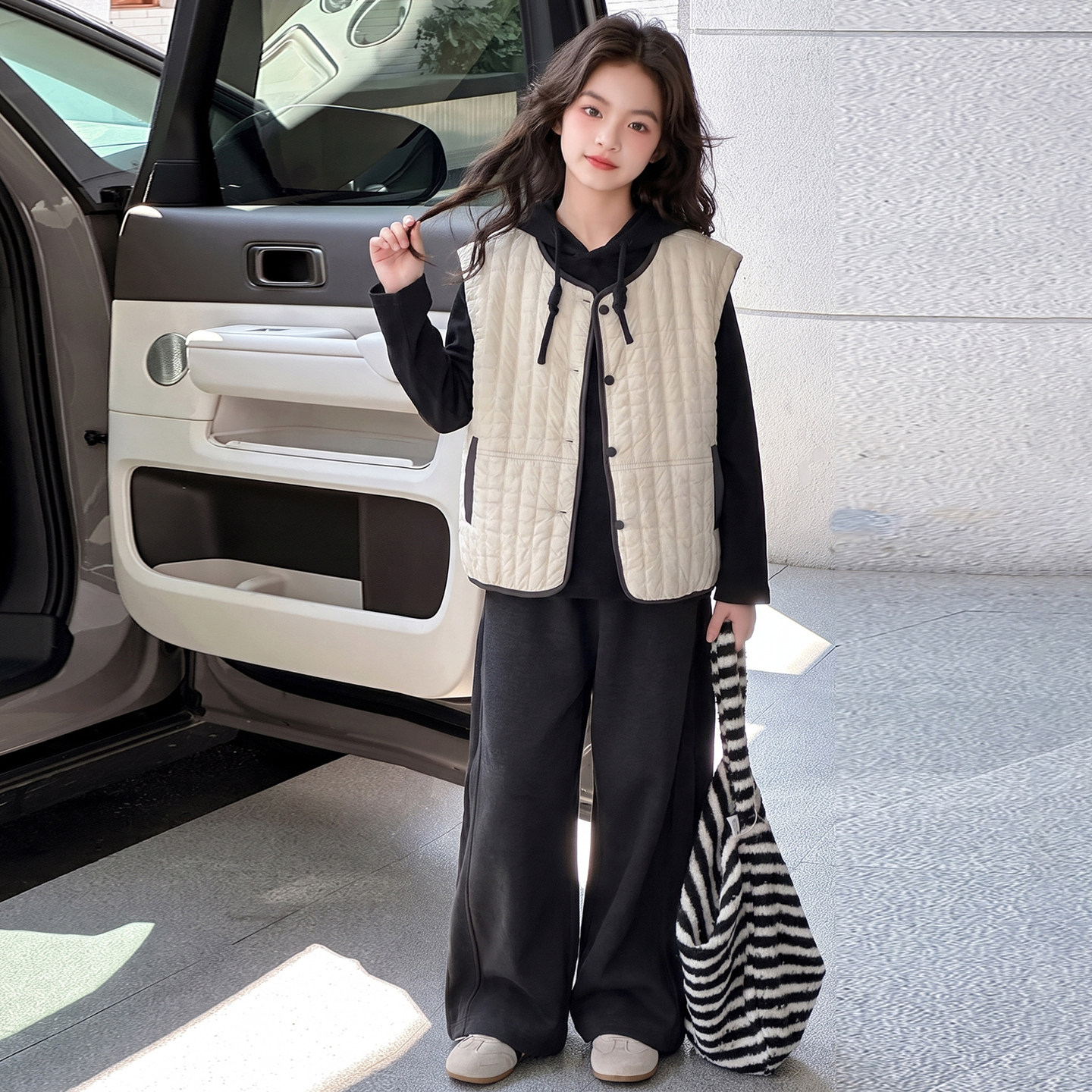 女大童装秋冬季加厚夹棉马甲卫衣长裤套装2026新款儿童冬装三件套