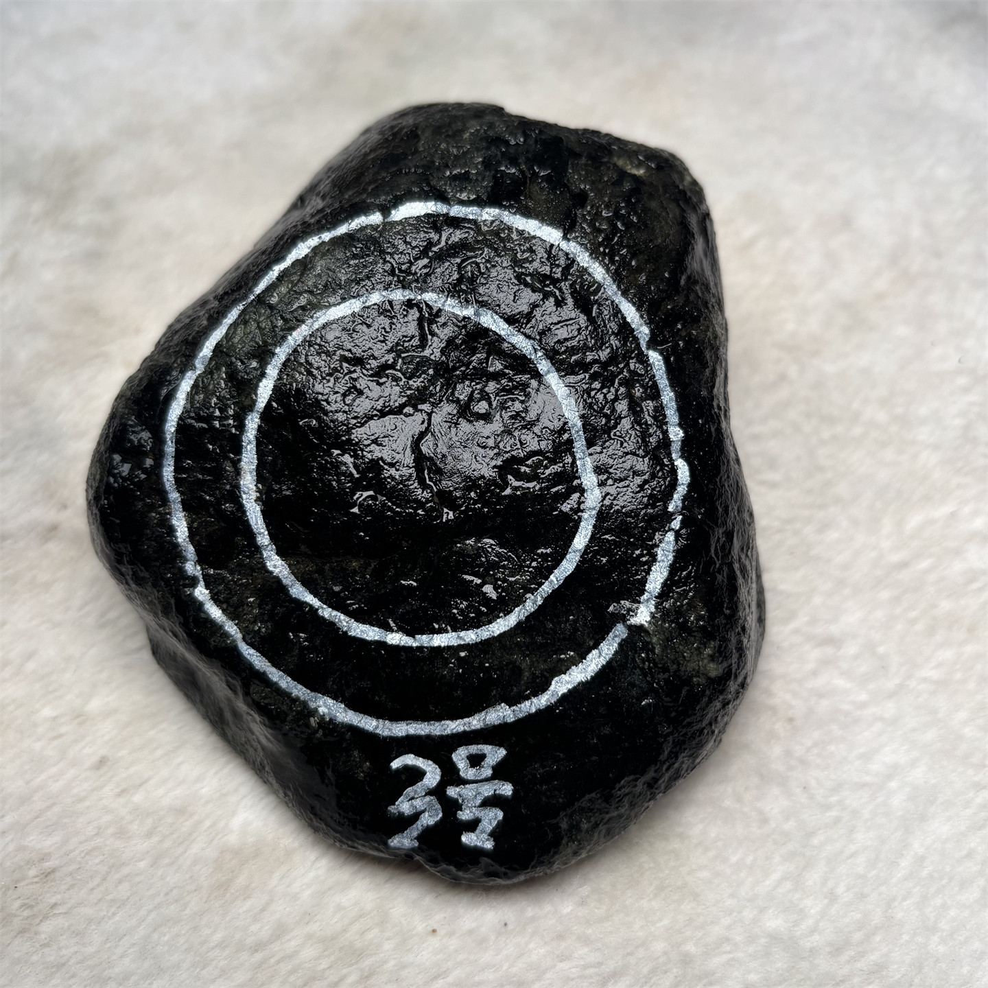 3号缅甸翡翠原石莫湾基场口料子完整形状规矩原矿渣包裹雾层明显
