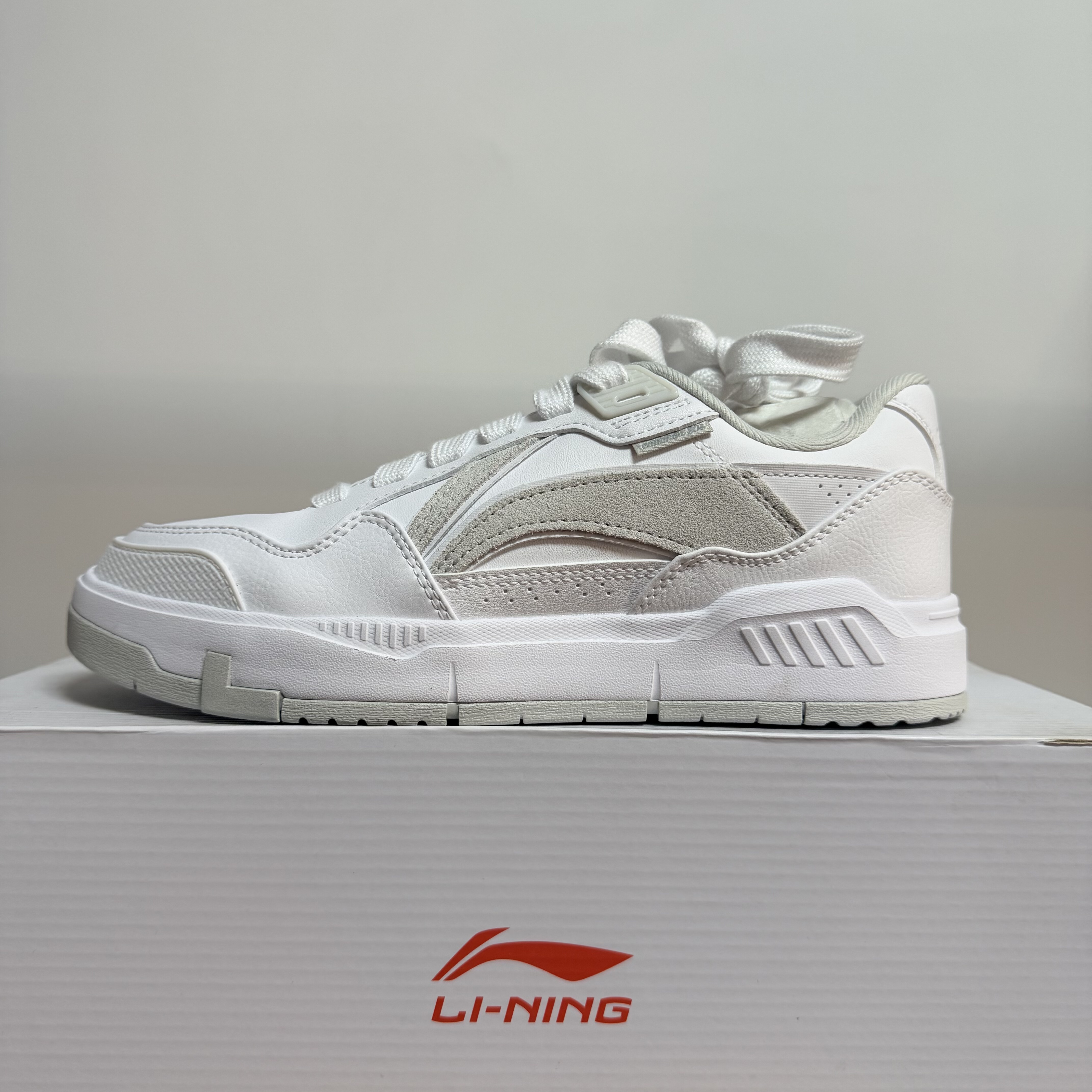 李宁 Common 80s 时尚舒适 防滑耐磨 低帮板鞋男款 白色AGCU157-2