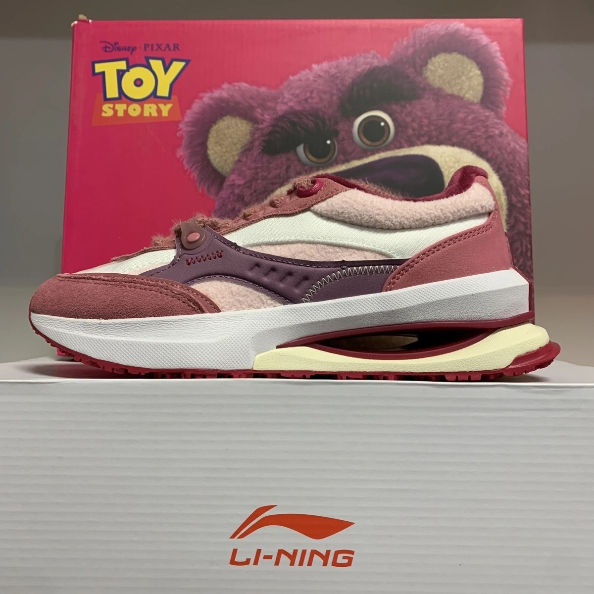 李宁 冬季新款女子时尚复古减震舒适经典运动鞋吊牌价599AGCT250