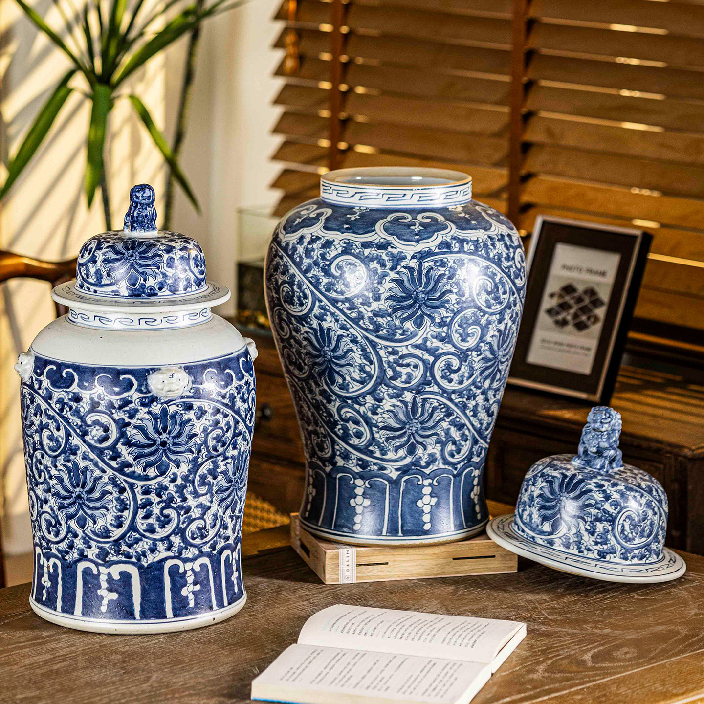 仿古青花瓷缠枝莲狮头陶瓷摆件客厅玄关插花复古装饰瓷瓶陈设收藏