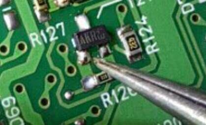 丝印：AKR B1198K 2SB1198K 贴片三极管 贴片SOT-23 功率晶体管