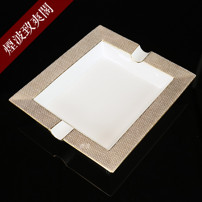 Cosmopolitan网格黄金雪茄烟