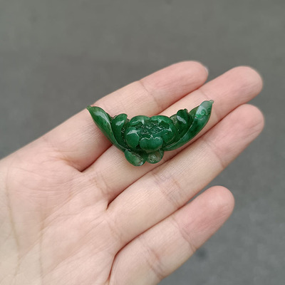 南阳独山玉天然玉石挂件吊坠鲜天蓝料荷花独玉大师作品和和美美