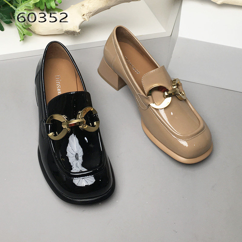 迪尼莎2022春款乐福鞋英伦风金属扣低跟懒人鞋漆皮女鞋60352
