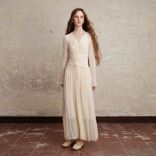 连衣裙女收腰长裙修身 v领高级感蕾丝秋季 原创设计 新款 ZHUYIYI