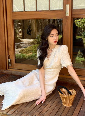 ZHUYIYI法式泡泡袖蕾丝连衣裙女夏高级感气质修身V领白色长裙订婚