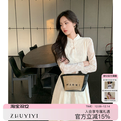 新中式米白色暗纹旗袍领盘扣