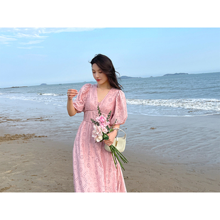 ZHUYIYI重工蕾丝刺绣裙子女2025春夏新款 粉色镂空连衣裙 v领泡泡袖