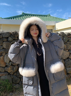 灰色羽绒服女冬季2025新款长款过膝连帽保暖大狐狸毛领白鹅绒外套