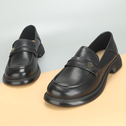 大码女鞋41到43秋季新款百搭真皮圆头休闲显脚小软底软面乐福鞋40