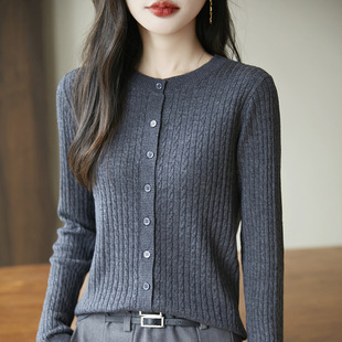 2026年春夏新款 扭花纯色宽松上衣外套女 长袖 精纺羊毛圆领针织开衫