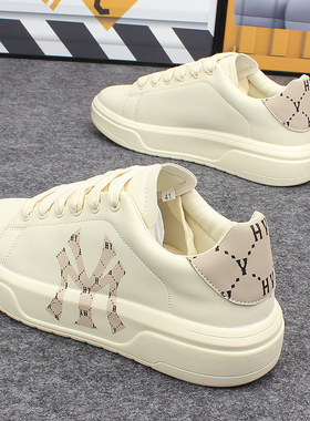 潮牌情侣小白鞋男潮流百搭轻便厚底增高板鞋女休闲软底学生运动鞋