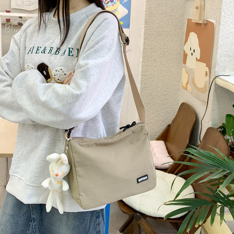 帆布包包女2025新款大容量简约休闲百搭通勤斜挎包学生上课单肩包