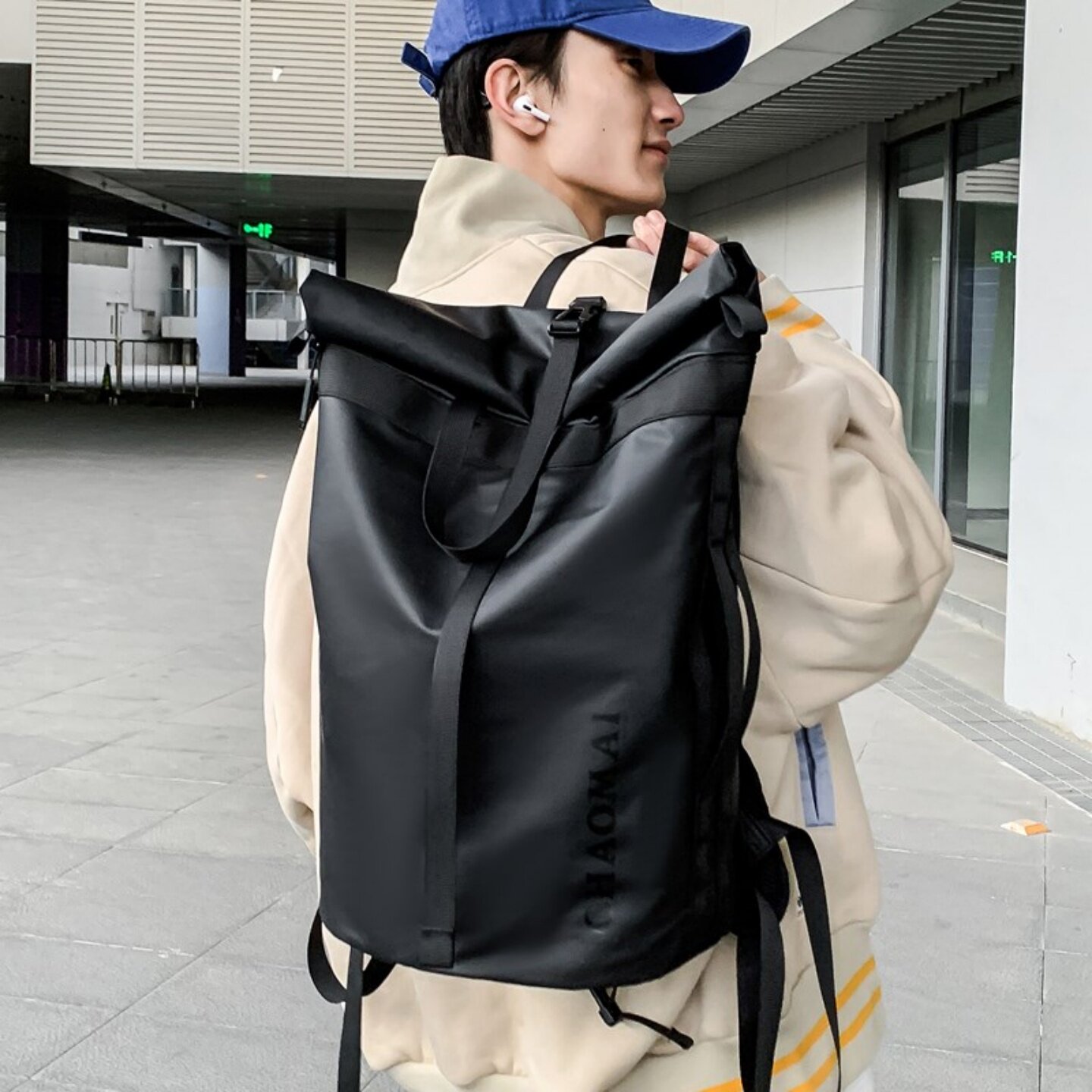 户外防泼水大容量卷口双肩包