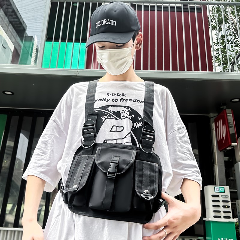 欧美街头嘻哈机能风胸包男士户外多口袋背心包潮牌工装战术马甲包