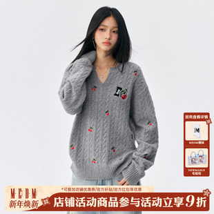 情侣套头休闲针织衫 V领绞花樱桃刺绣保暖毛衣秋冬美式 女 新款 MEDM