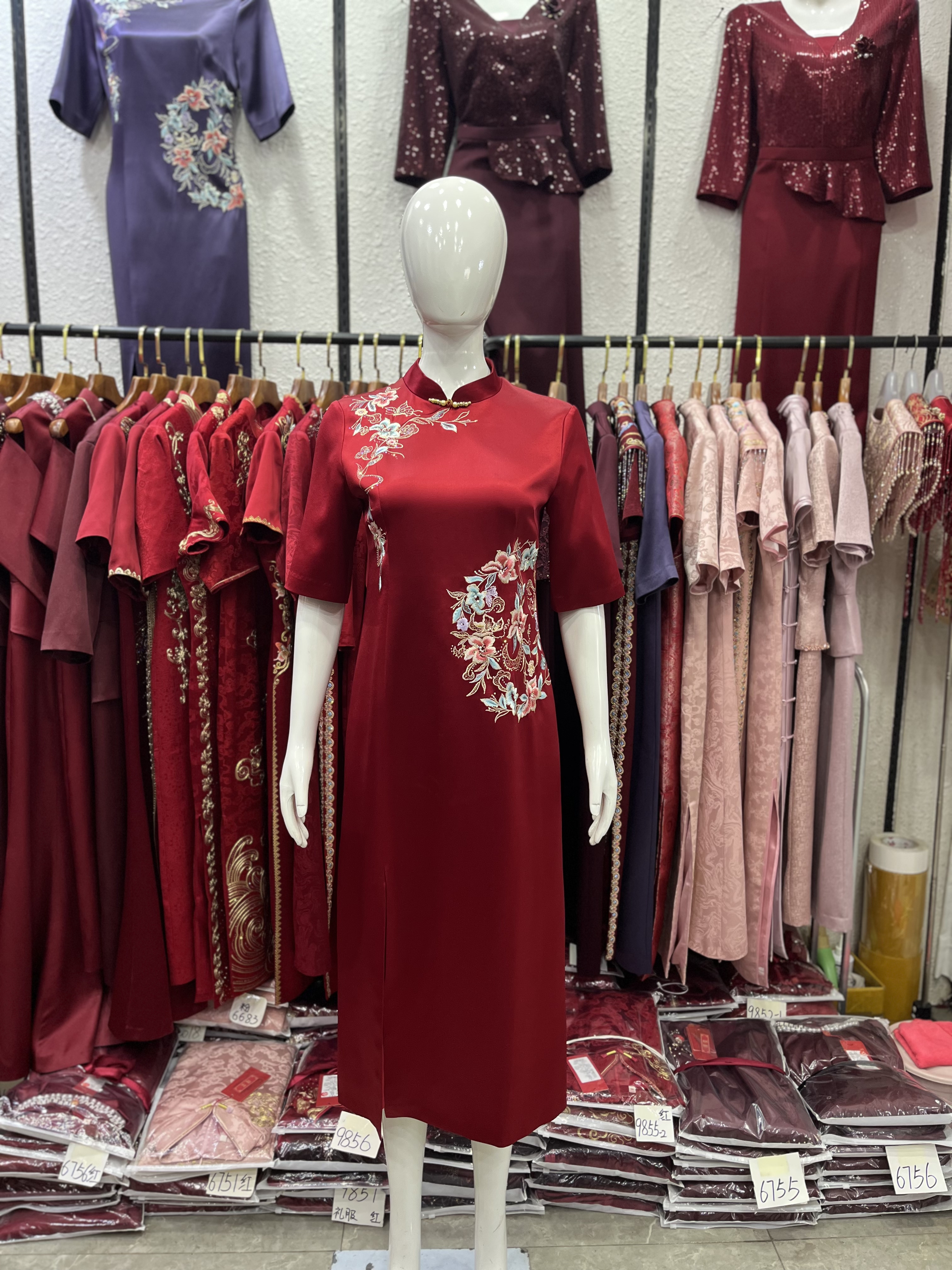 2026新款时尚休闲显瘦减龄重工刺绣款喜婆婆妈妈旗袍婚宴平时可穿