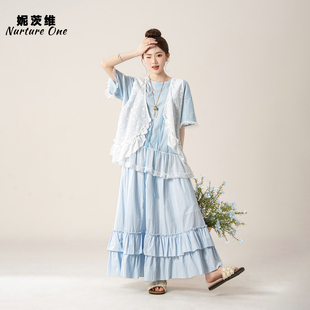 妮茨维【白影栖闲】初恋氛围感穿搭女蕾丝短袖T恤马甲半身裙套装