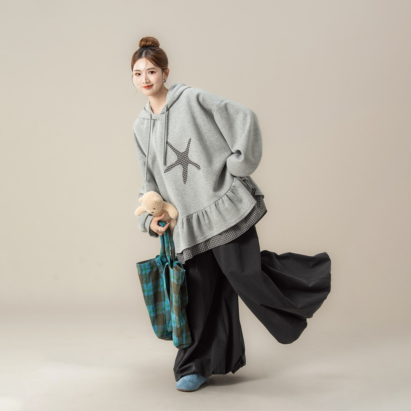 花灰色宽松慵懒风连帽卫衣女秋冬新款加厚格纹花边拼接松弛感上衣