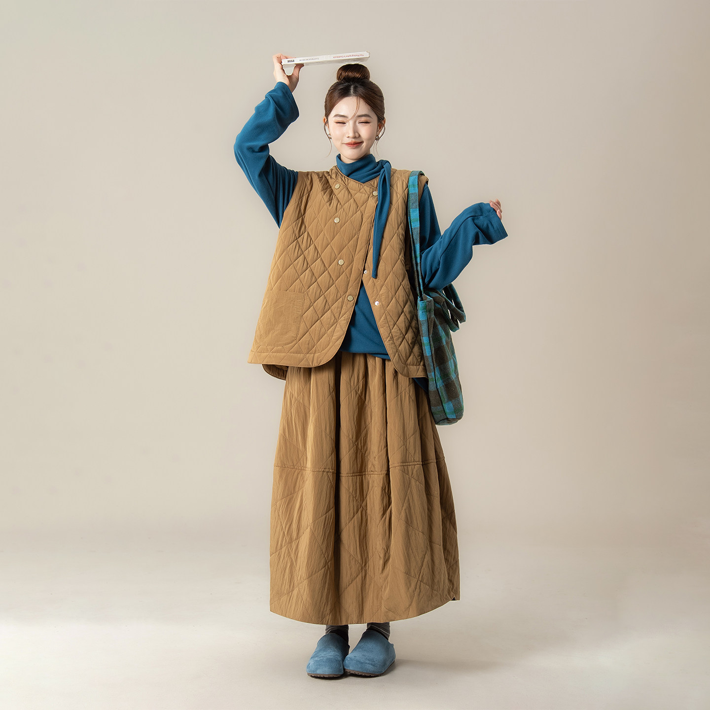 卡其色日系复古菱格夹棉马甲女春秋新款叠穿内搭打底衫半身裙套装,女装/女士精品,时尚套装,淘宝优惠券,粉丝福利购,淘宝优惠卷