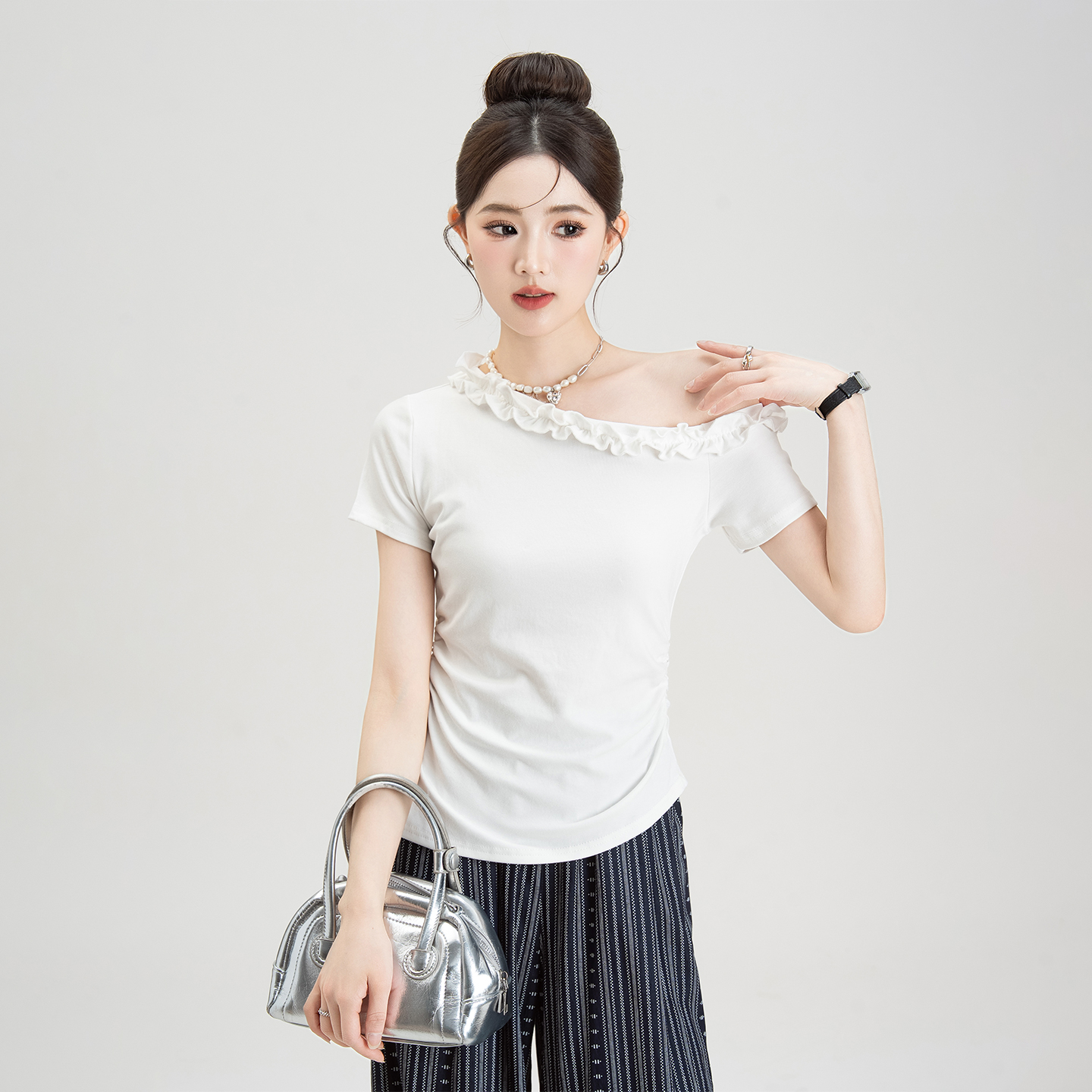 白色斜肩领木耳边短袖T恤上衣女