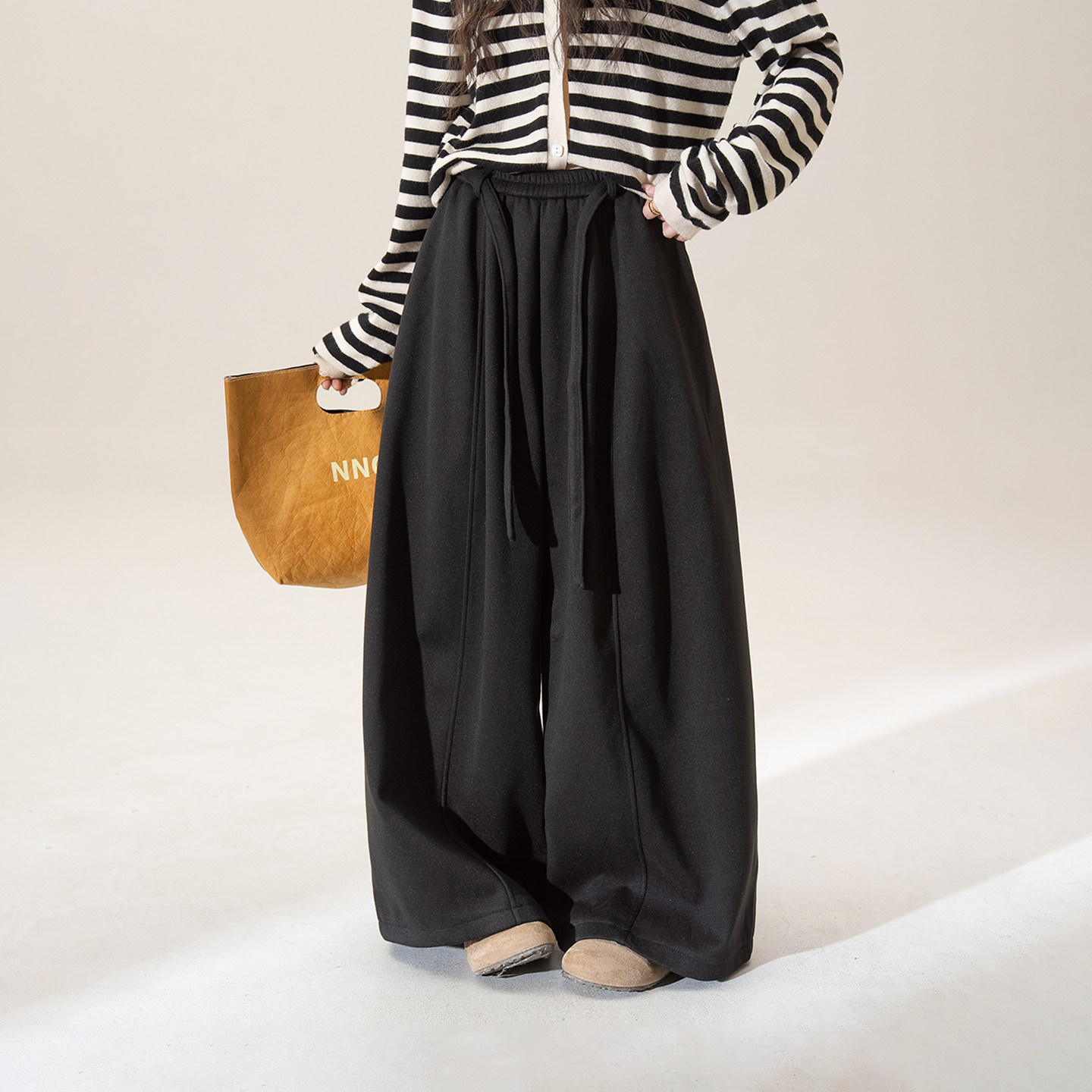 黑色慵懒风加厚抽绳休闲裤女冬季新款宽松显瘦垂感加绒阔腿香蕉裤,女装/女士精品,休闲裤,淘宝优惠券,粉丝福利购,淘宝优惠卷