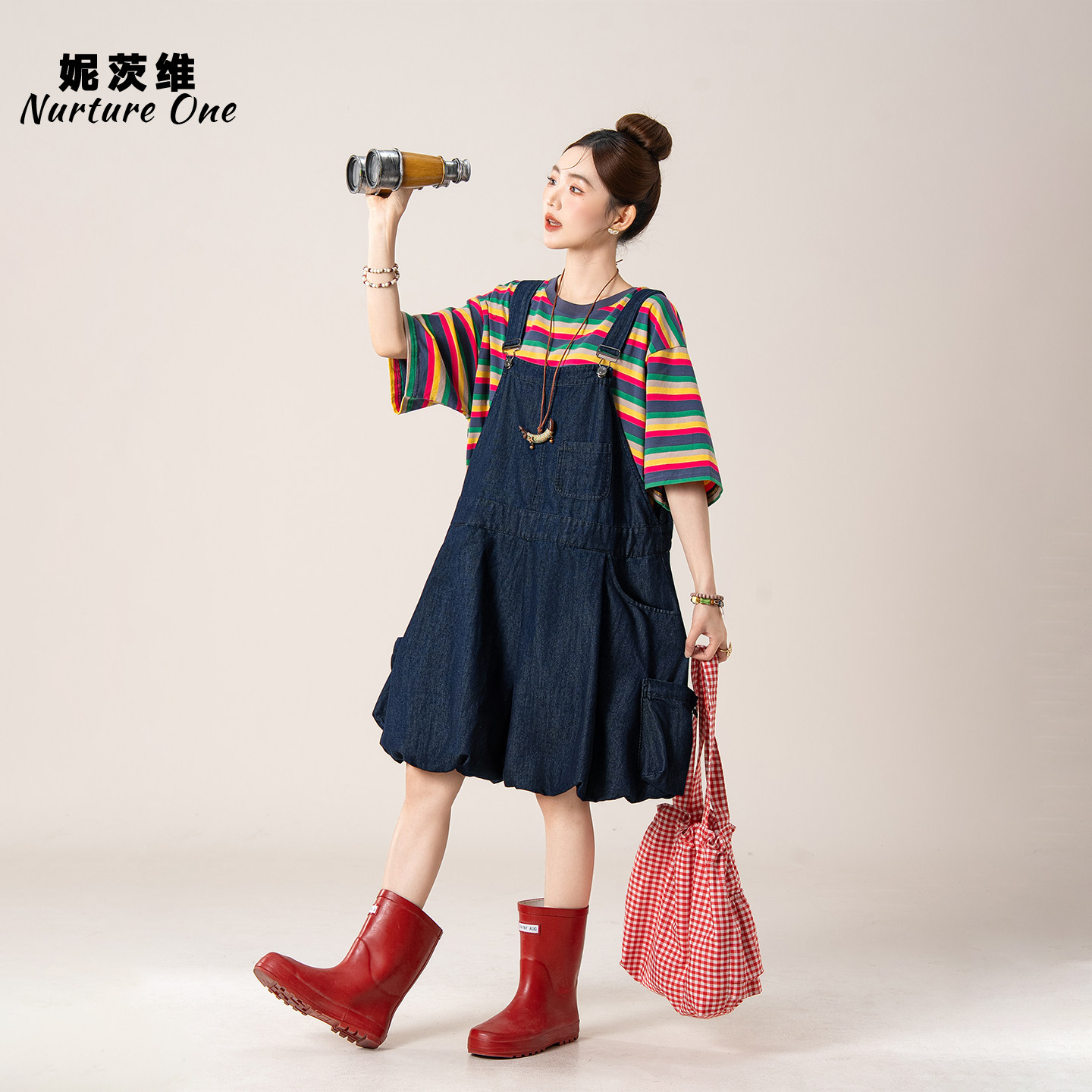 妮茨维【松弛出街】牛仔花苞背带短裤女基础款通勤穿搭叠条纹T恤