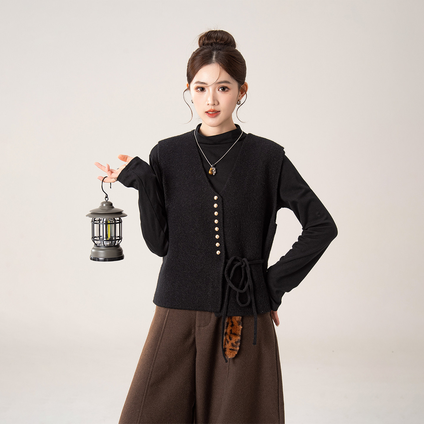 黑色老钱风V领宽松系带针织马甲女冬季新款叠穿内搭T恤打底衫套装,女装/女士精品,时尚套装,淘宝优惠券,粉丝福利购,淘宝优惠卷