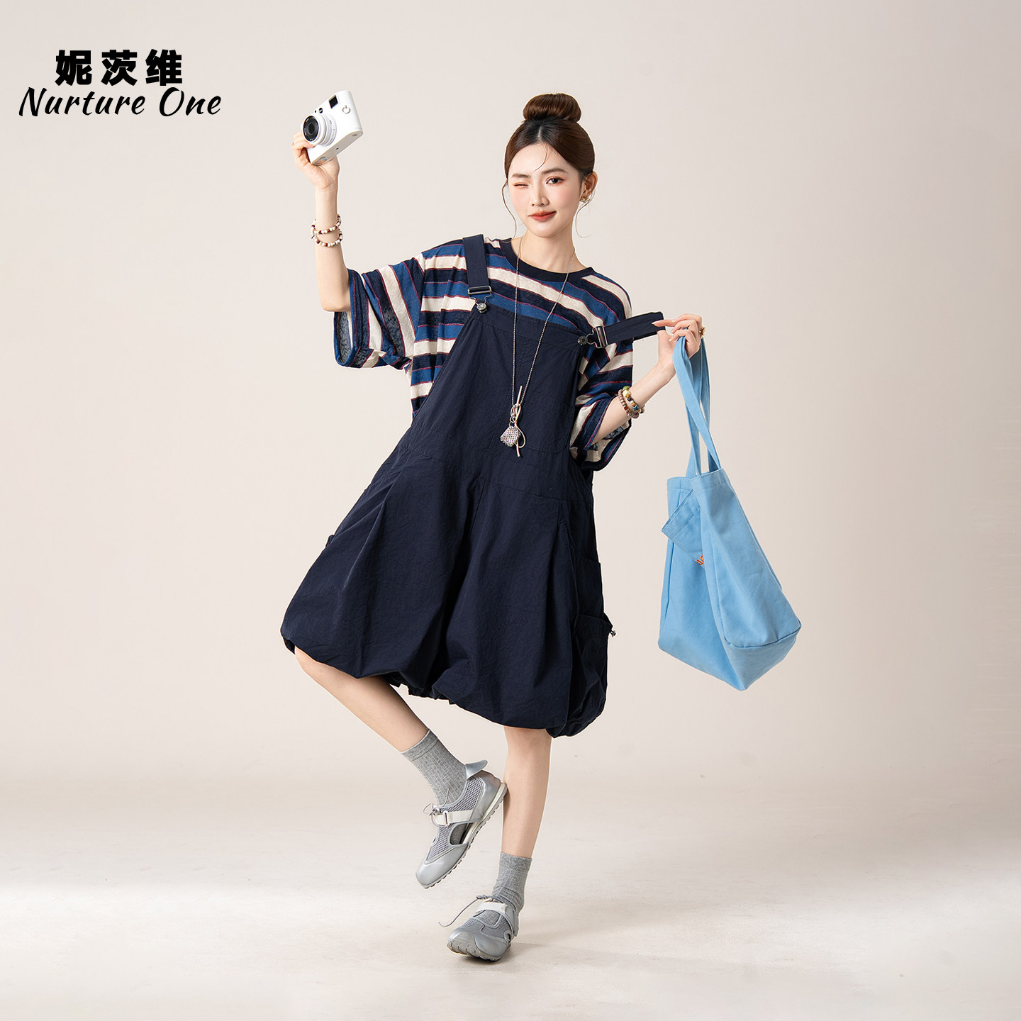 妮茨维【减龄甜趣】休闲工装花苞背带裤氧感出游穿搭条纹T恤套装