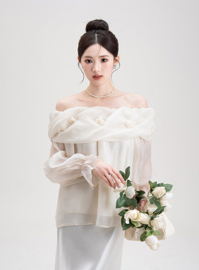 杏色法式一字肩立体花朵雪纺衬衫
