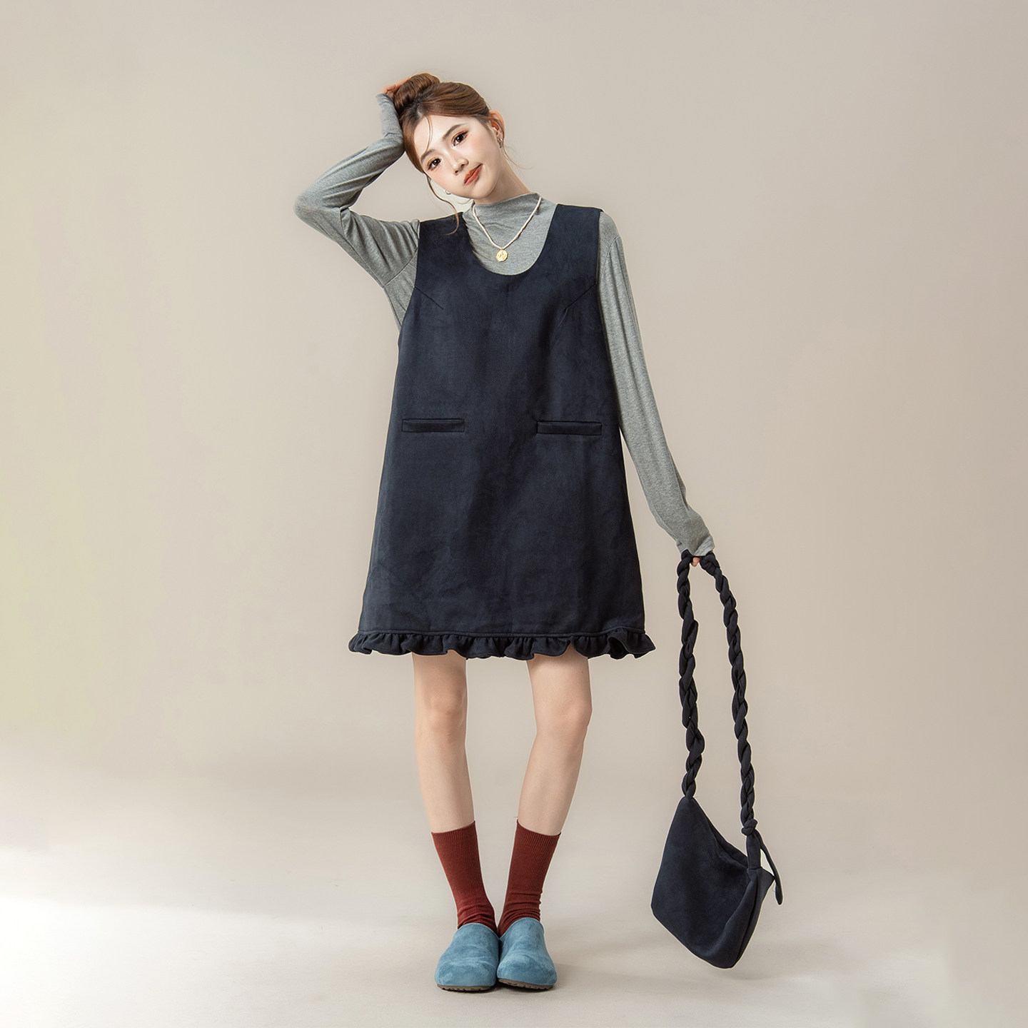 藏青色木耳花边拼接绒面背心连衣裙女春秋新款叠穿长袖打底衫套装