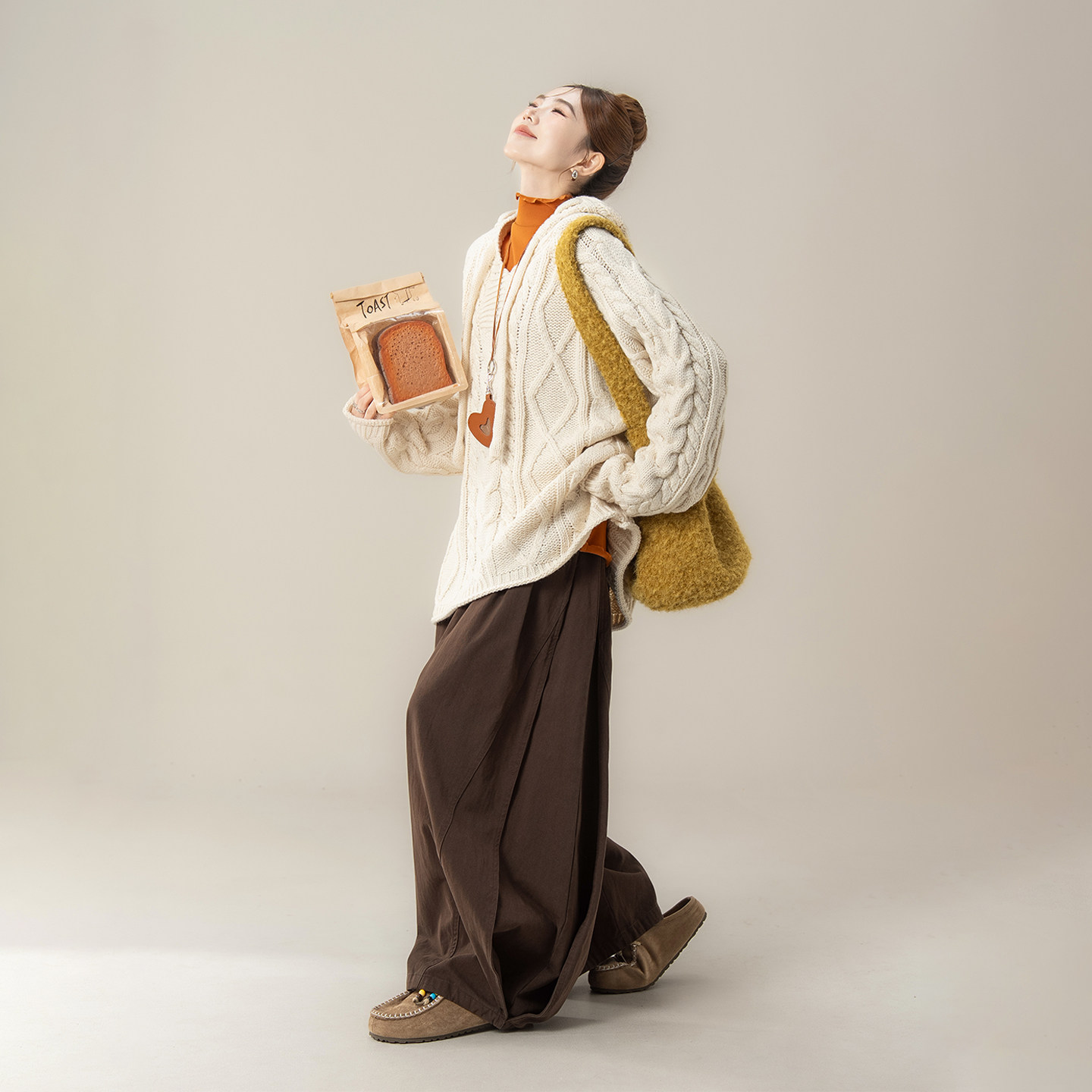 米白色慵懒风麻花连帽毛衣女春秋新款高级感宽松显瘦加厚卫衣帽衫