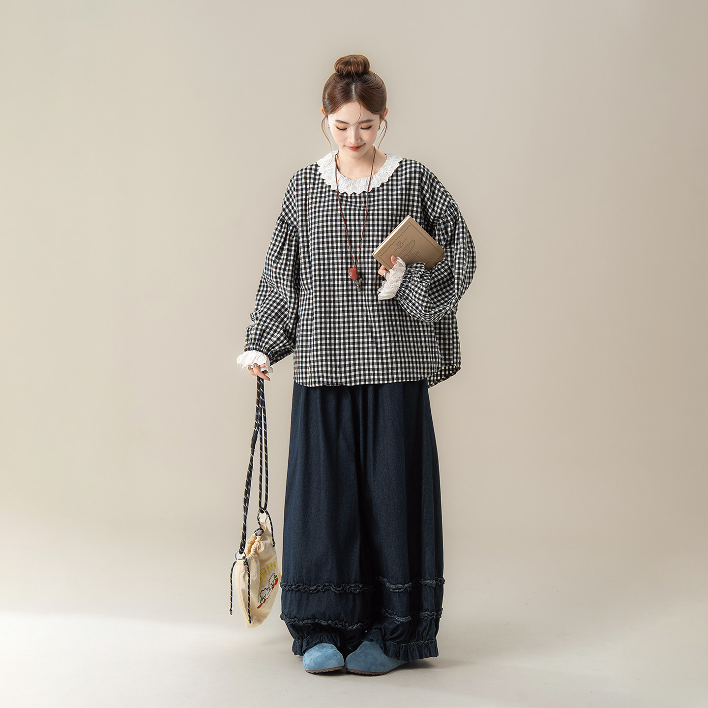 黑色复古蕾丝花边领拼接格子衬衫女秋冬新款宽松显瘦加绒长袖上衣