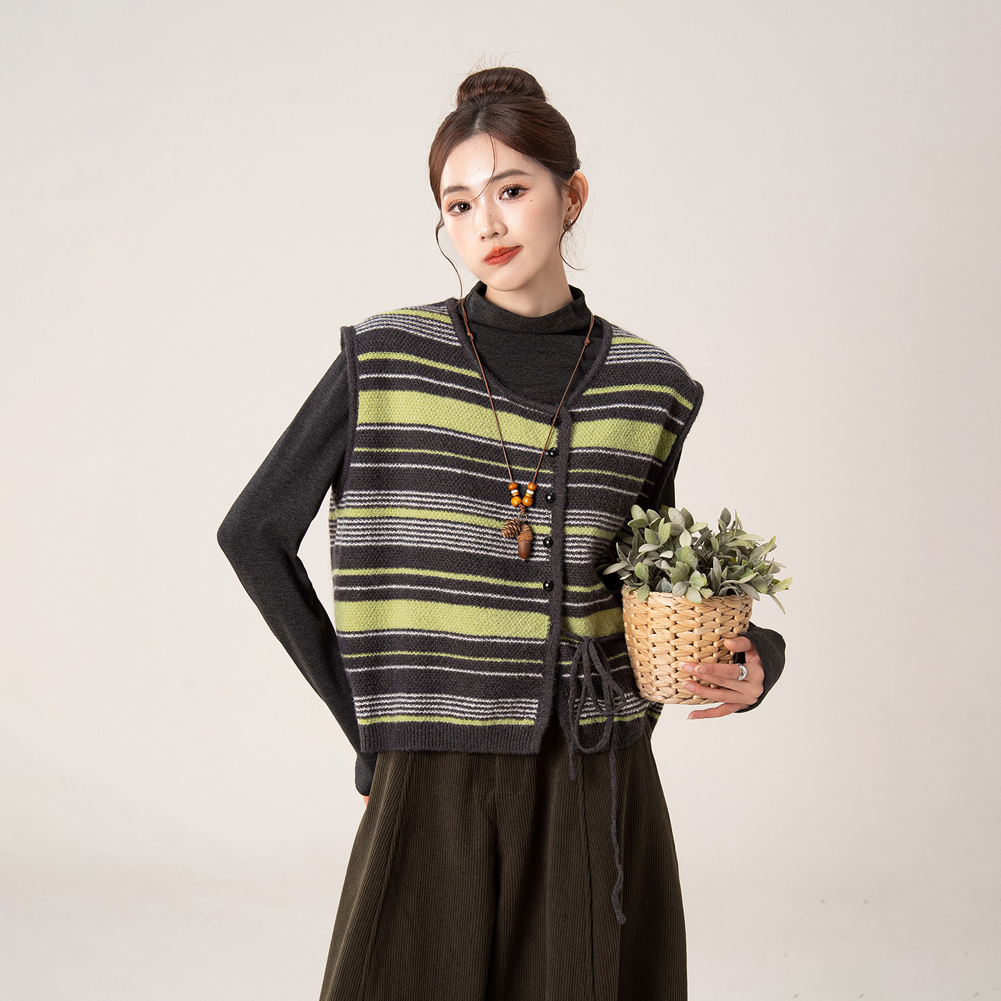 绿色复古风条纹提花针织马甲背心女冬季新款叠穿半高领打底衫套装,女装/女士精品,时尚套装,淘宝优惠券,粉丝福利购,淘宝优惠卷